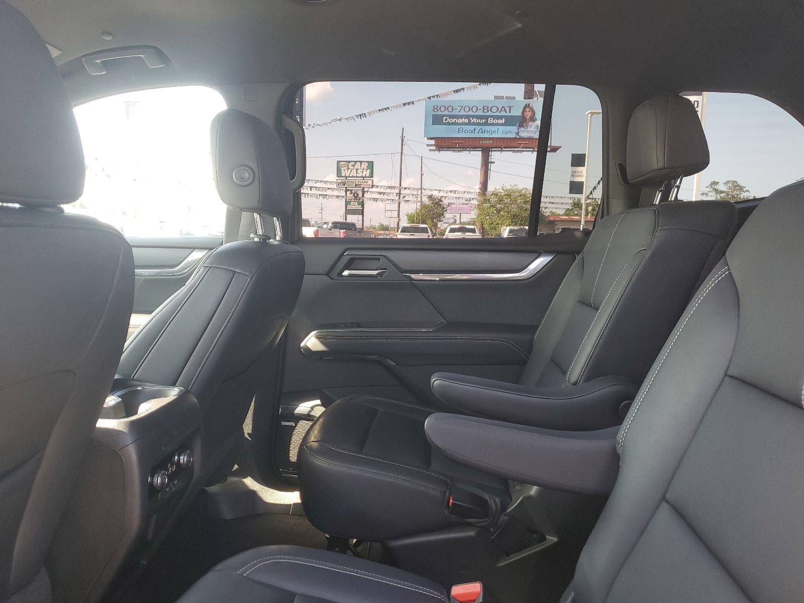 Used 2024 GMC Acadia Elevation image 12