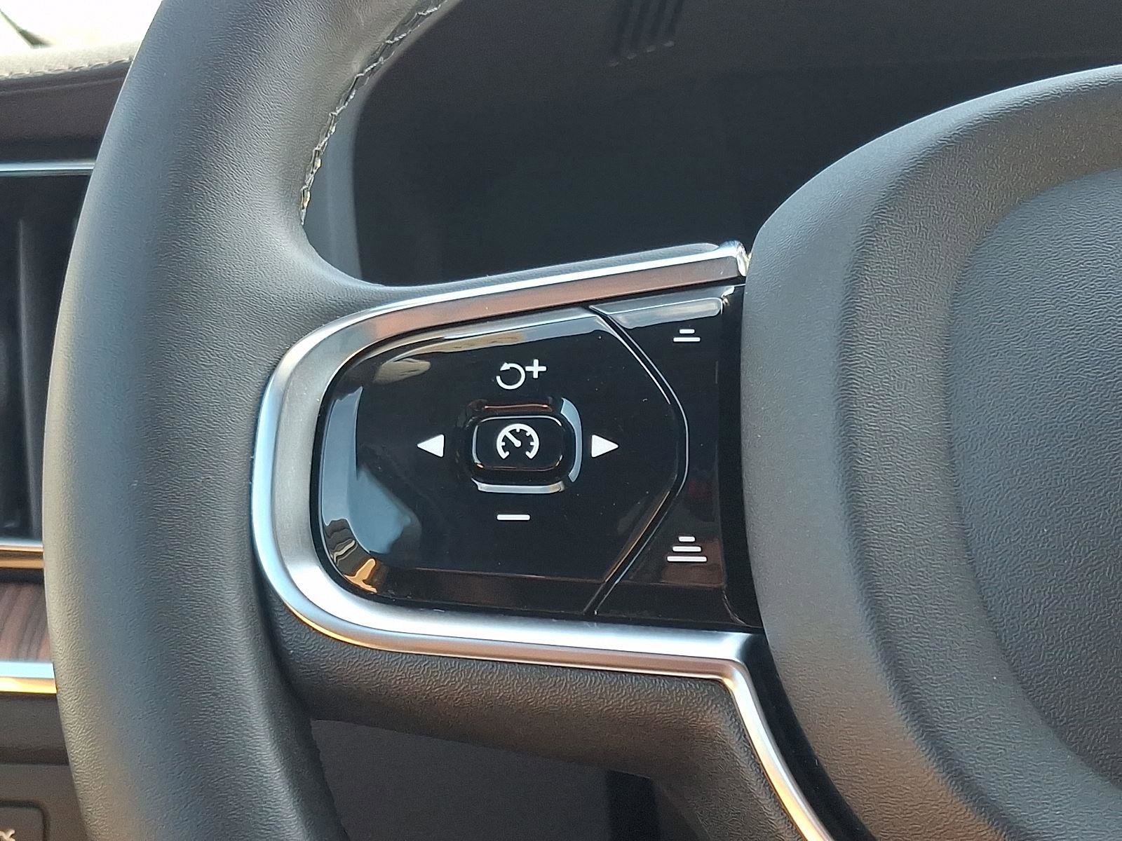 Certified 2024 Volvo XC60 B5 Ultimate w/ Protection Package Premier AWD/4WD image 22