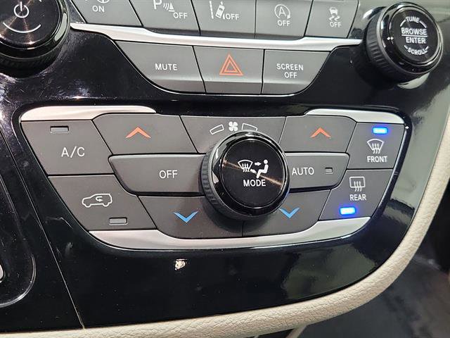 Used 2023 Chrysler Pacifica Touring-L image 31