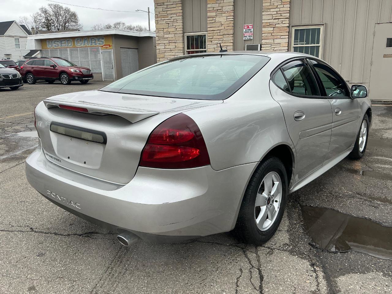Used 2006 Pontiac Grand Prix w/ Preferred Package image 3