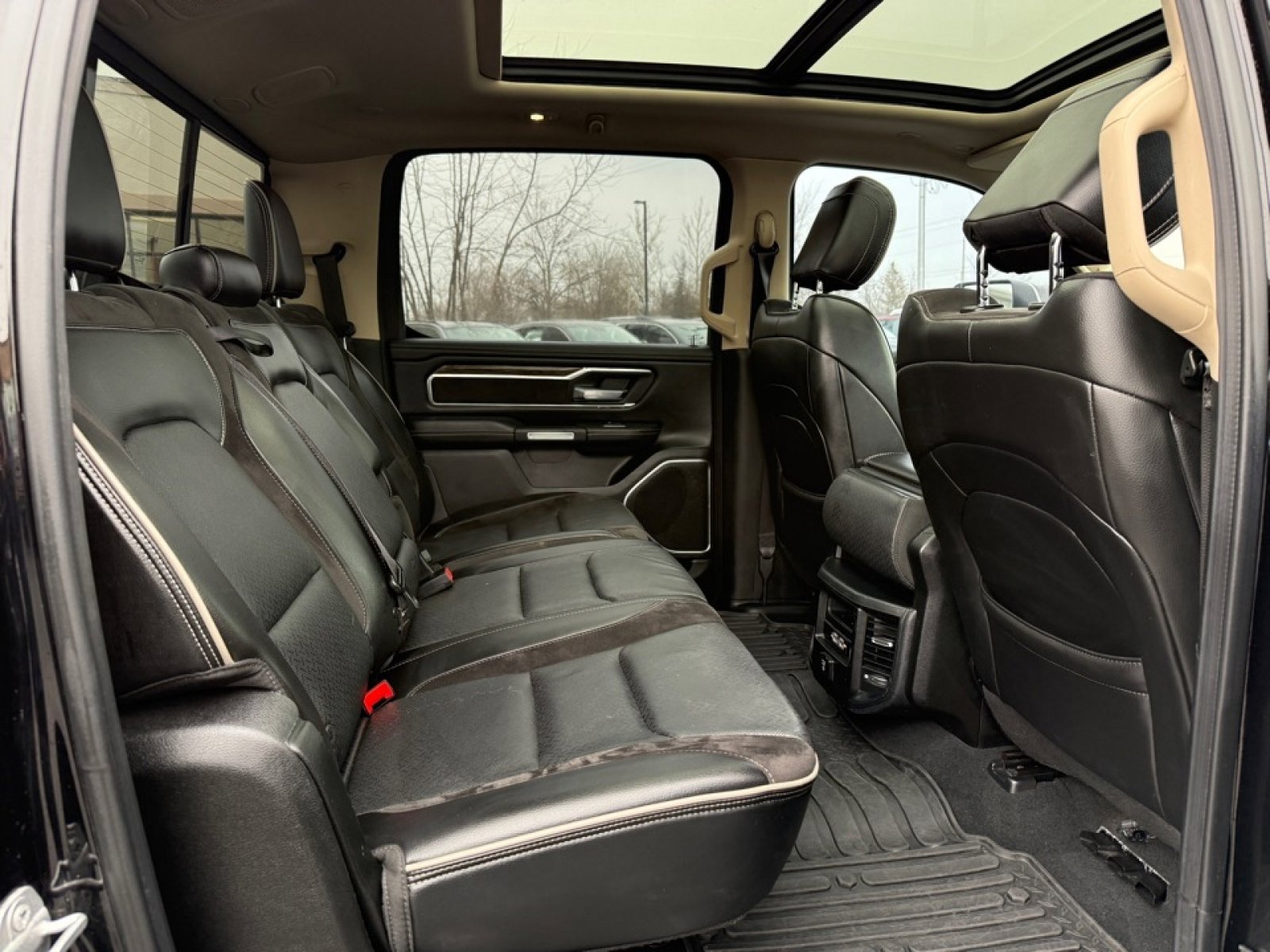 Used 2019 RAM 1500 Laramie image 15