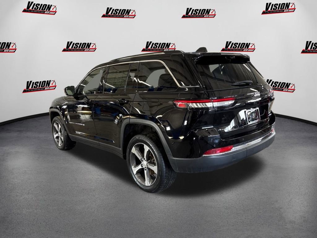 Used 2023 Jeep Grand Cherokee Limited w/ Luxury Tech Group II image 7