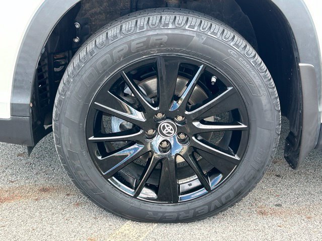 Used 2019 Toyota Highlander SE w/ Nightshade Edition AWD/4WD image 20