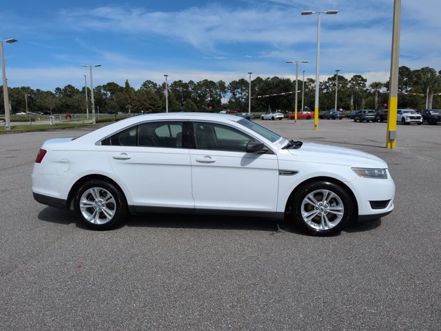 Used 2018 Ford Taurus SE FWD image 4