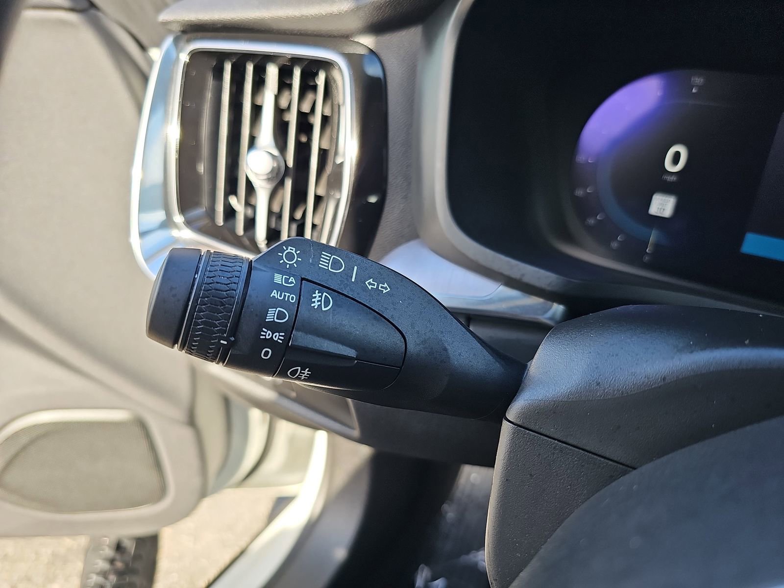 Used 2024 Volvo S60 B5 Core image 19