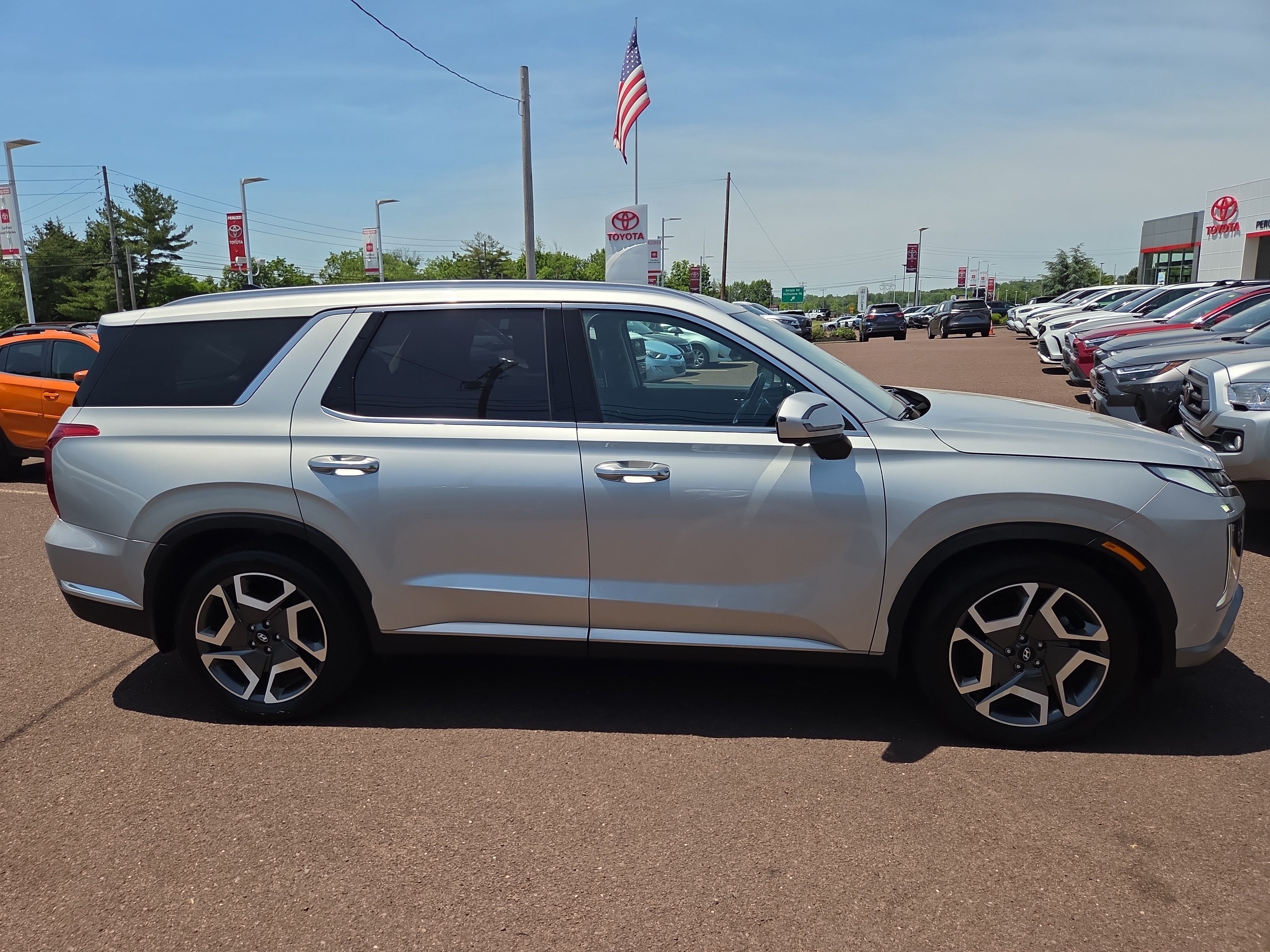 Used 2023 Hyundai Palisade Limited AWD/4WD image 2
