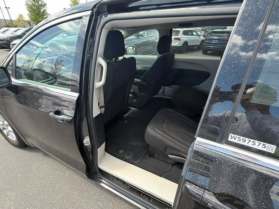 Used 2023 Chrysler Voyager LX FWD image 15