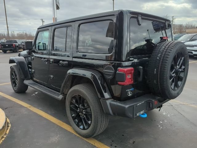 Used 2022 Jeep Wrangler Unlimited Sahara w/ Cold Weather Group image 4