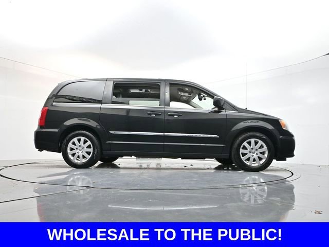 Used 2014 Chrysler Town & Country Touring image 33