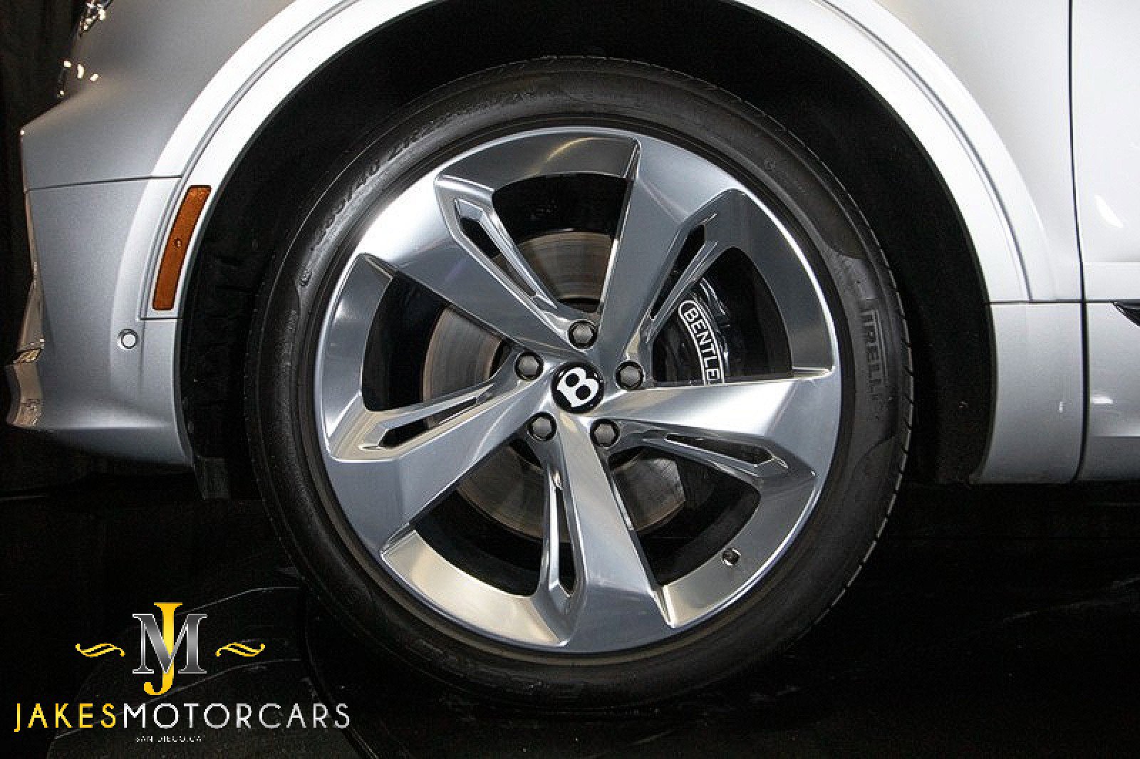 Used 2023 Bentley Bentayga Plug-In Hybrid image 70