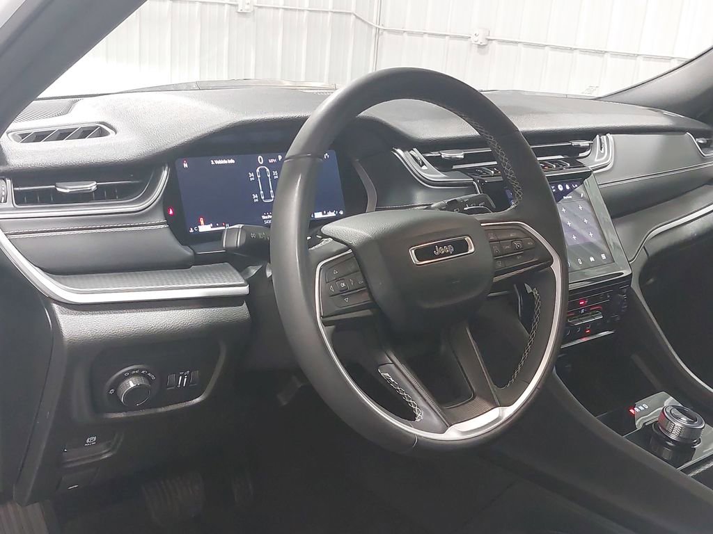 Used 2024 Jeep Grand Cherokee L Laredo image 18