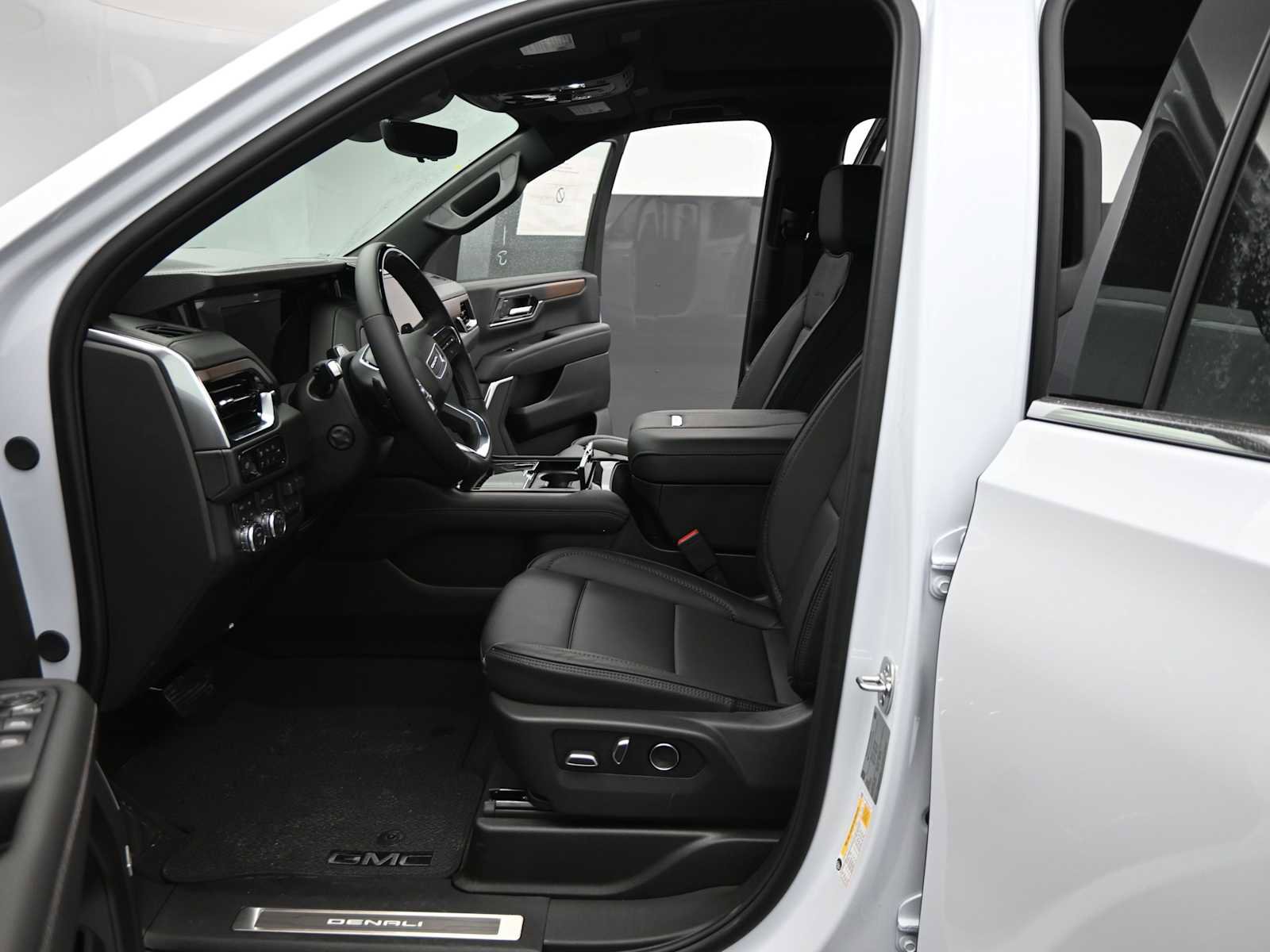 New 2026 GMC Yukon Denali w/ Denali Reserve Package image 15