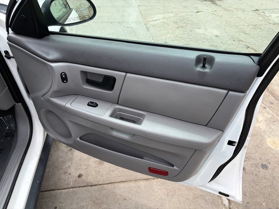 Used 2005 Ford Taurus SE FWD image 15