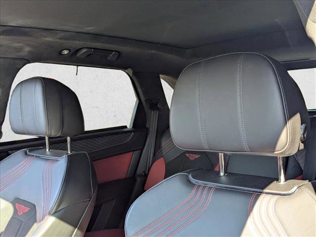 Used 2023 Bentley Bentayga image 13