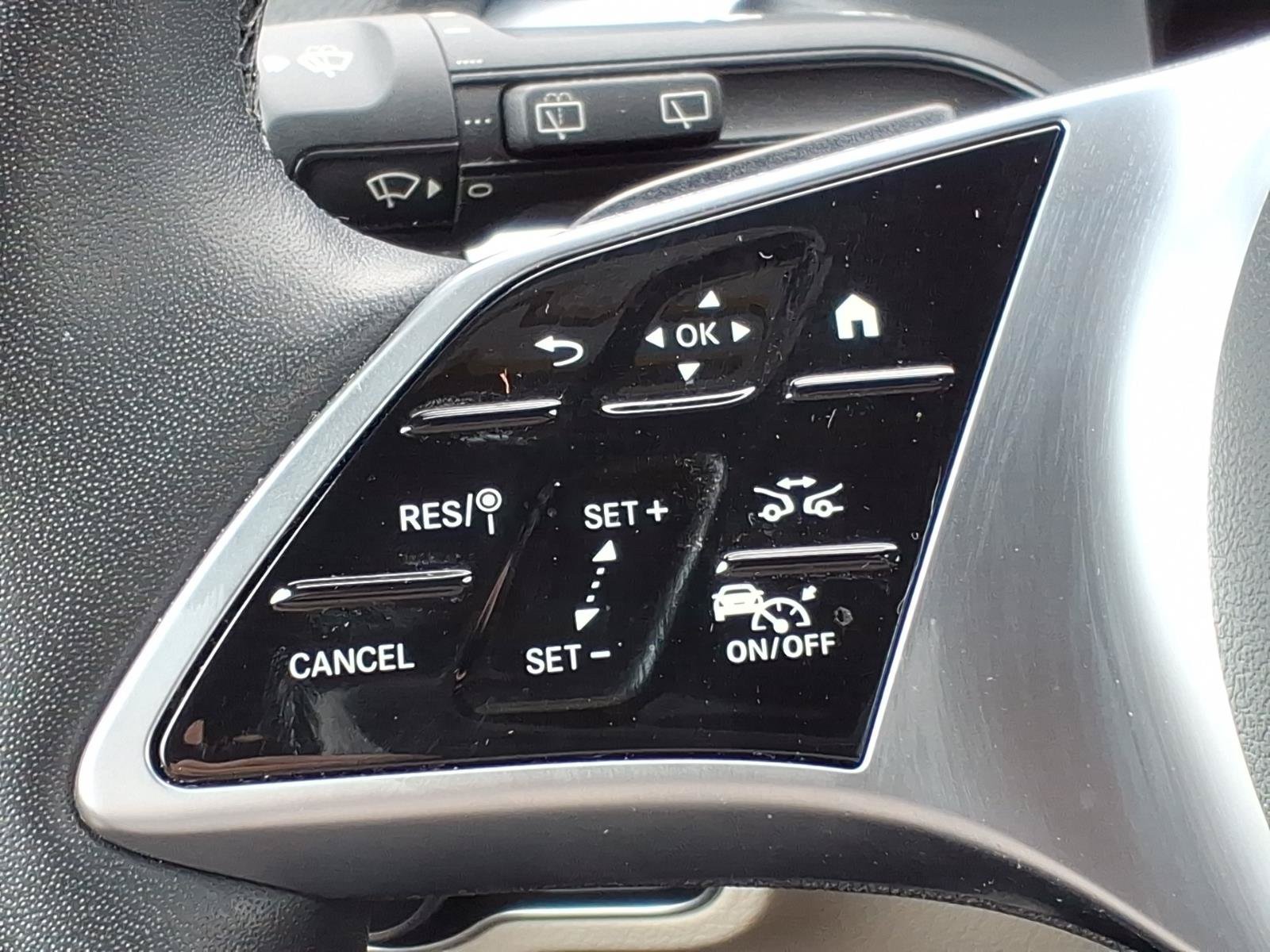 Certified 2025 Mercedes-Benz EQB 300 4MATIC image 24
