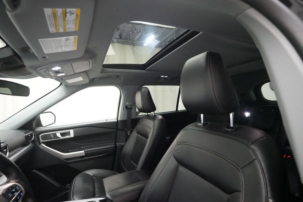 Used 2023 Ford Explorer XLT w/ Equipment Group 202A AWD/4WD image 33