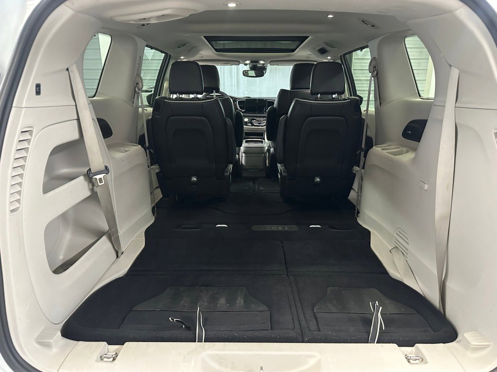 Used 2023 Chrysler Pacifica Limited image 25