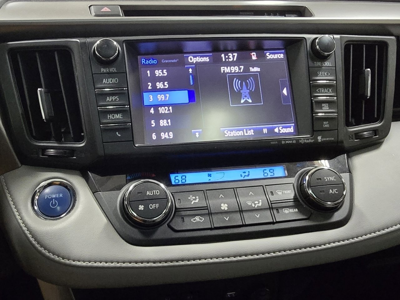 Used 2018 Toyota RAV4 XLE image 29