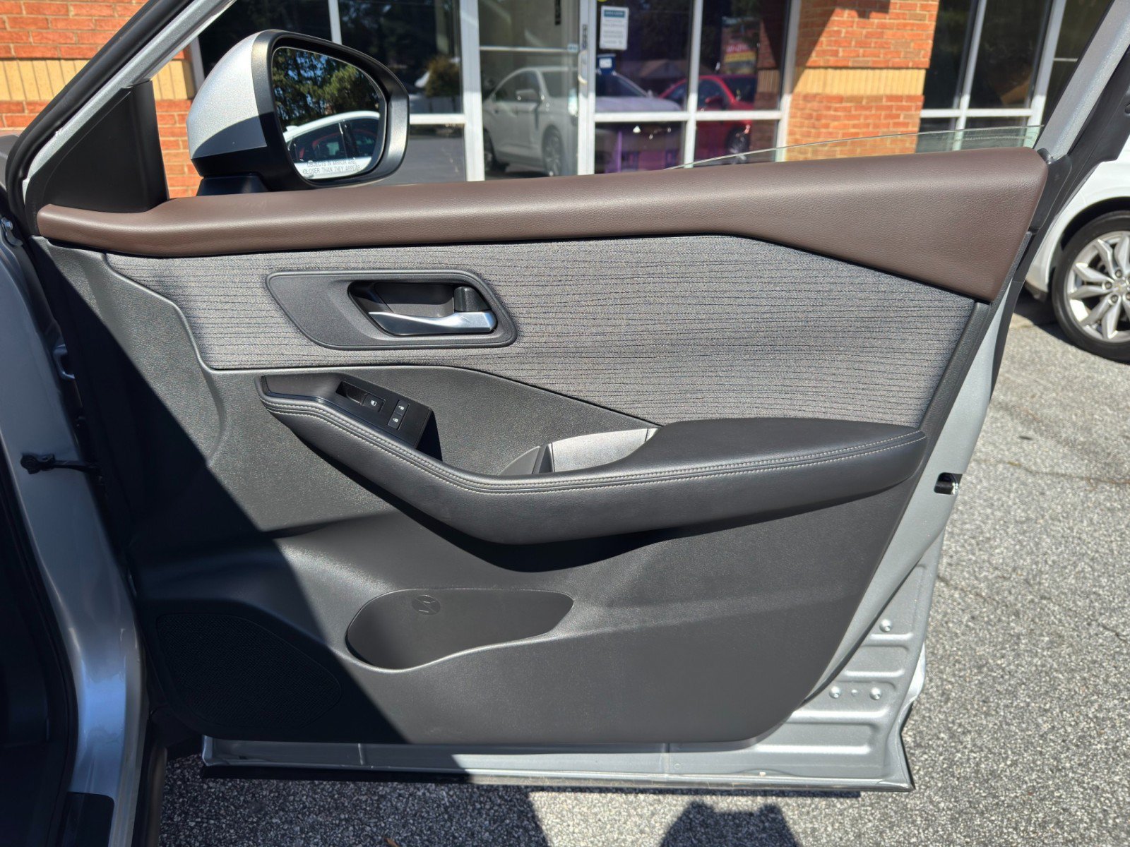 Used 2022 Nissan Rogue SV FWD image 38