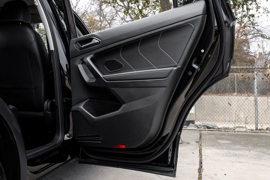 Used 2022 Volkswagen Tiguan SE image 61