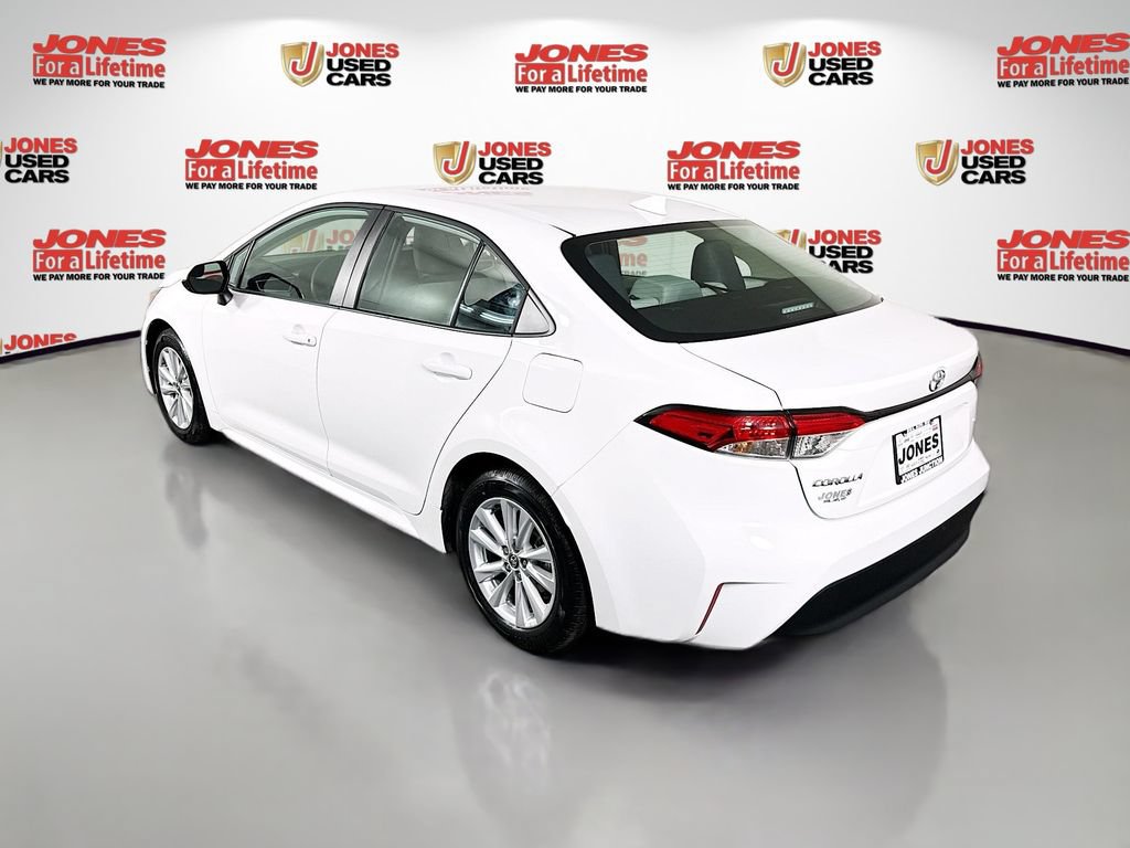 Used 2026 Toyota Corolla LE w/ LE Premium Package FWD image 2