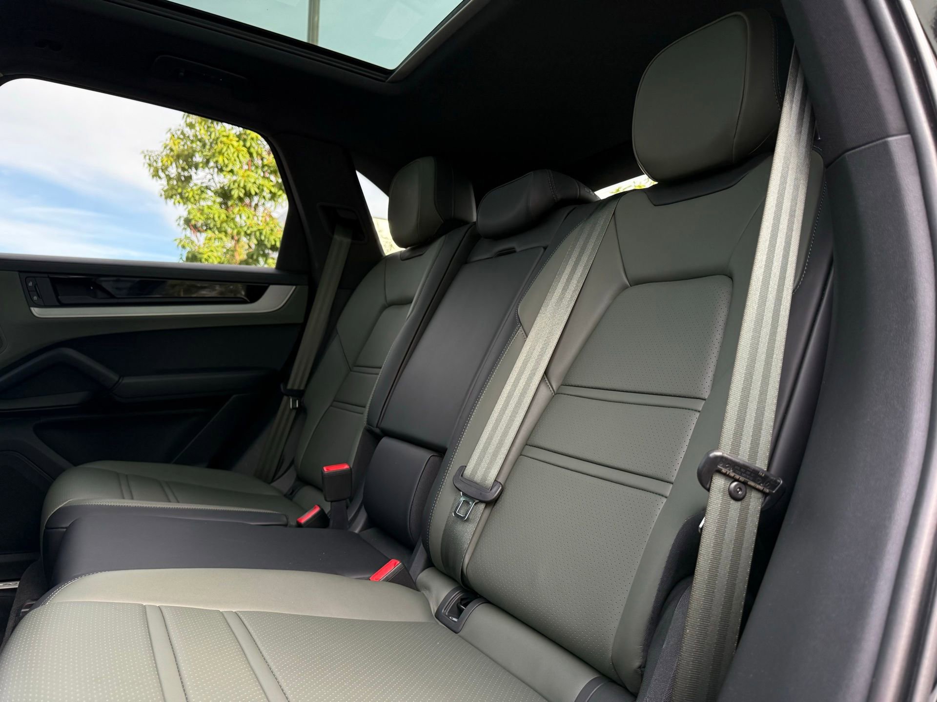 New 2025 Porsche Cayenne S AWD/4WD image 29
