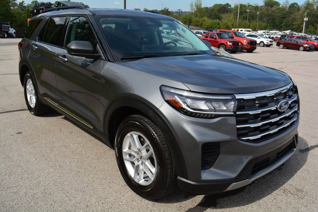 Used 2025 Ford Explorer Active image 4