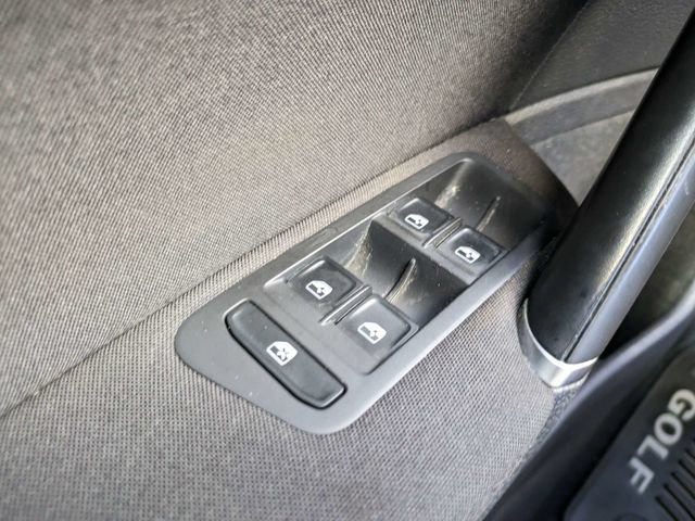 Used 2019 Volkswagen Golf S FWD image 20