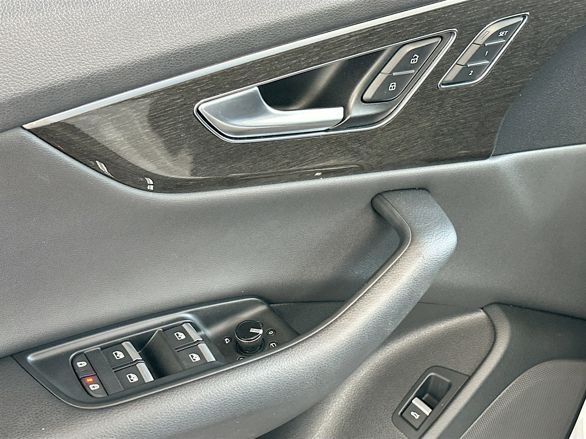 Used 2019 Audi Q8 Premium w/ Convenience Package image 18