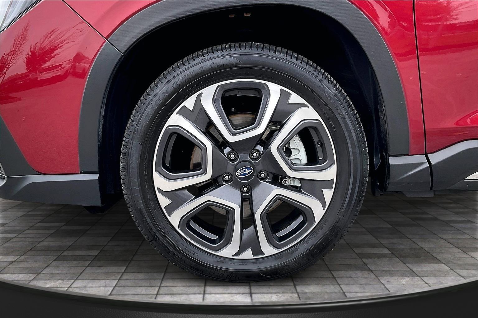 Used 2024 Subaru Ascent Limited w/ Technology Package image 8