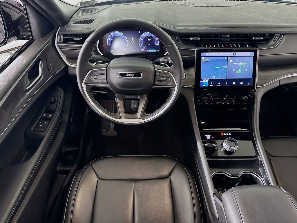 Used 2024 Jeep Grand Cherokee Limited w/ Black Appearance Package image 23