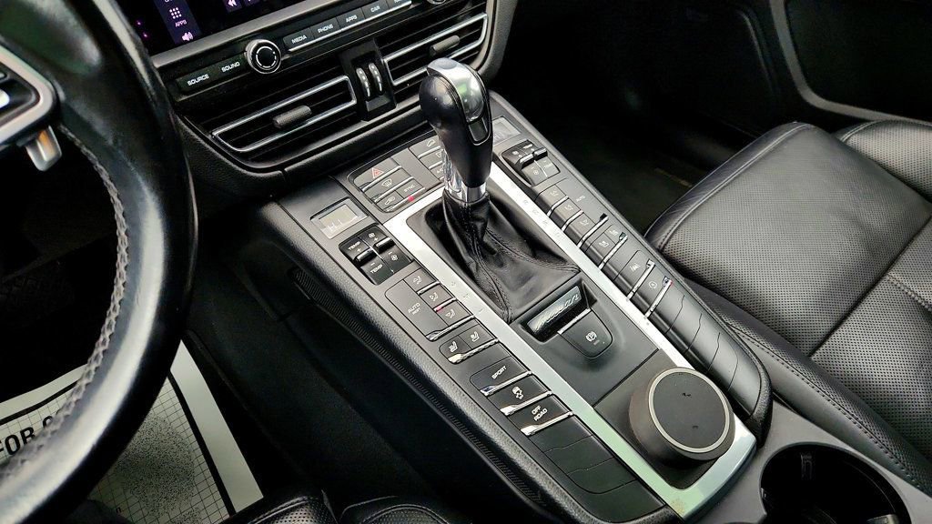 Used 2020 Porsche Macan AWD with Premium Package Plus image 17