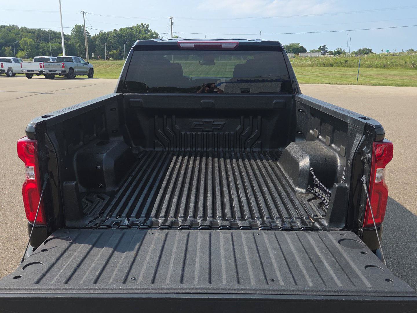 Used 2023 Chevrolet Silverado 1500 RST w/ Z71 Off-Road Package AWD/4WD image 5
