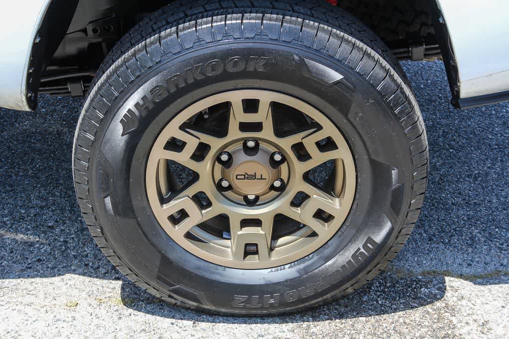 Used 2021 Toyota Tacoma SR AWD/4WD image 10