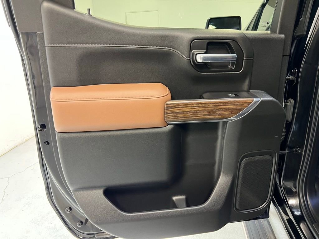 Used 2020 Chevrolet Silverado 1500 High Country w/ Technology Package image 27