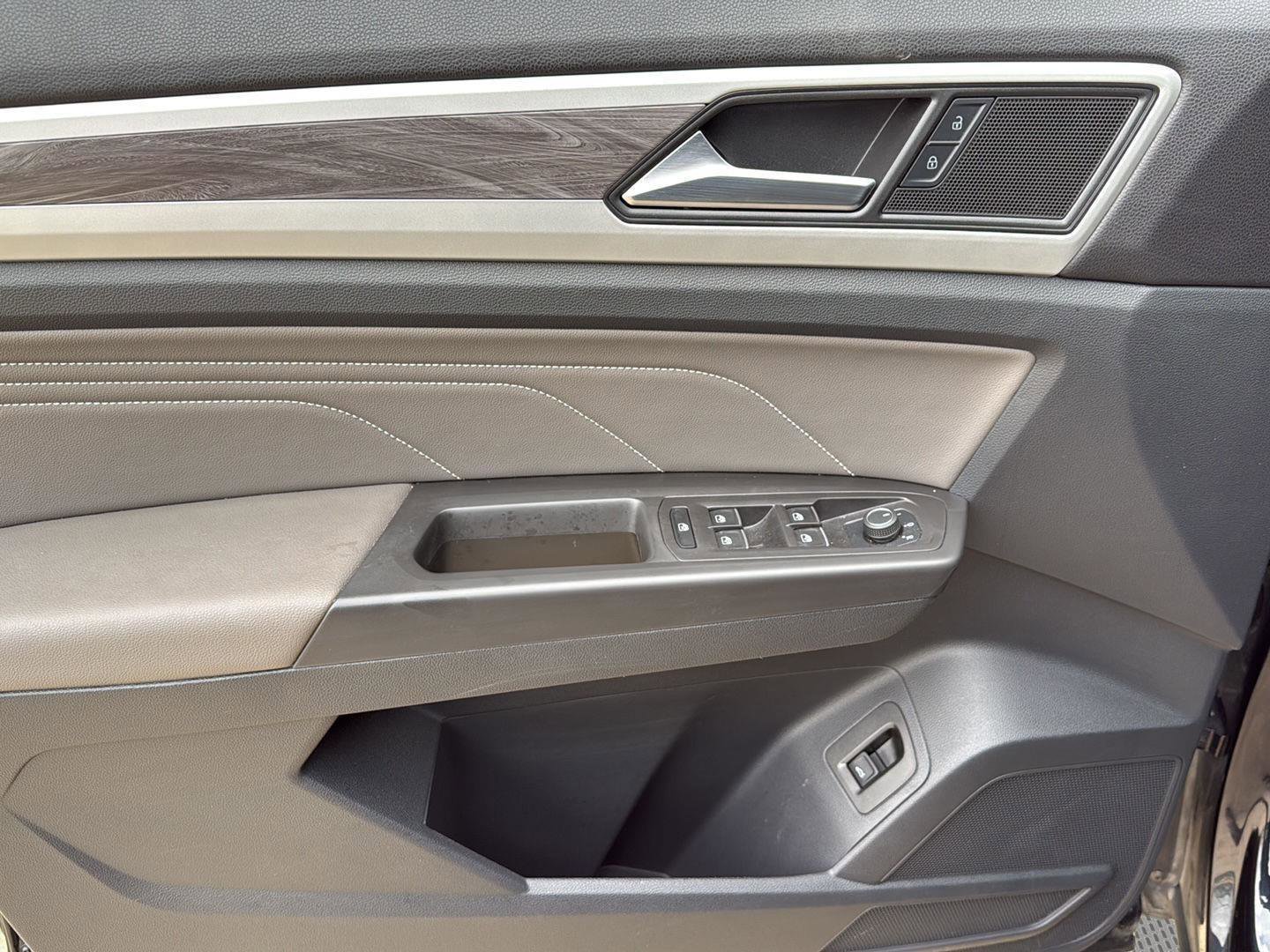 Used 2022 Volkswagen Atlas Cross Sport SE image 14