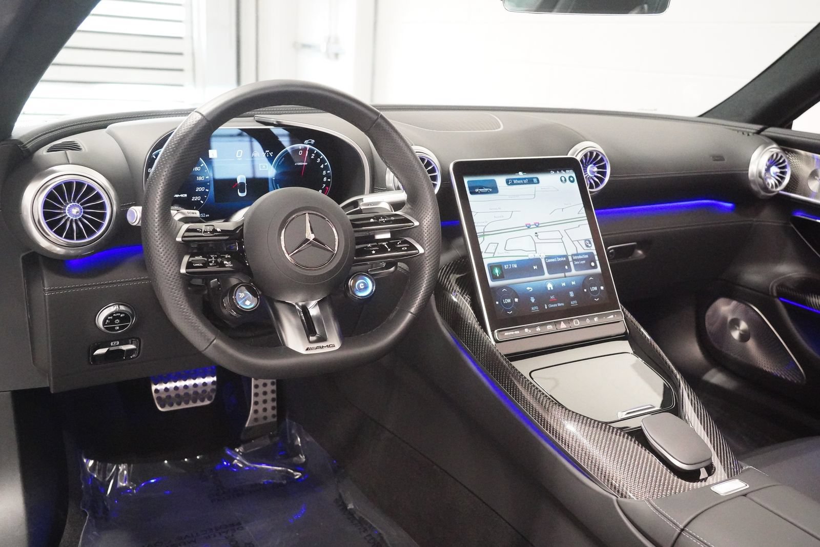 Certified 2025 Mercedes-Benz SL 63 AMG S e Performance 4MATIC image 17