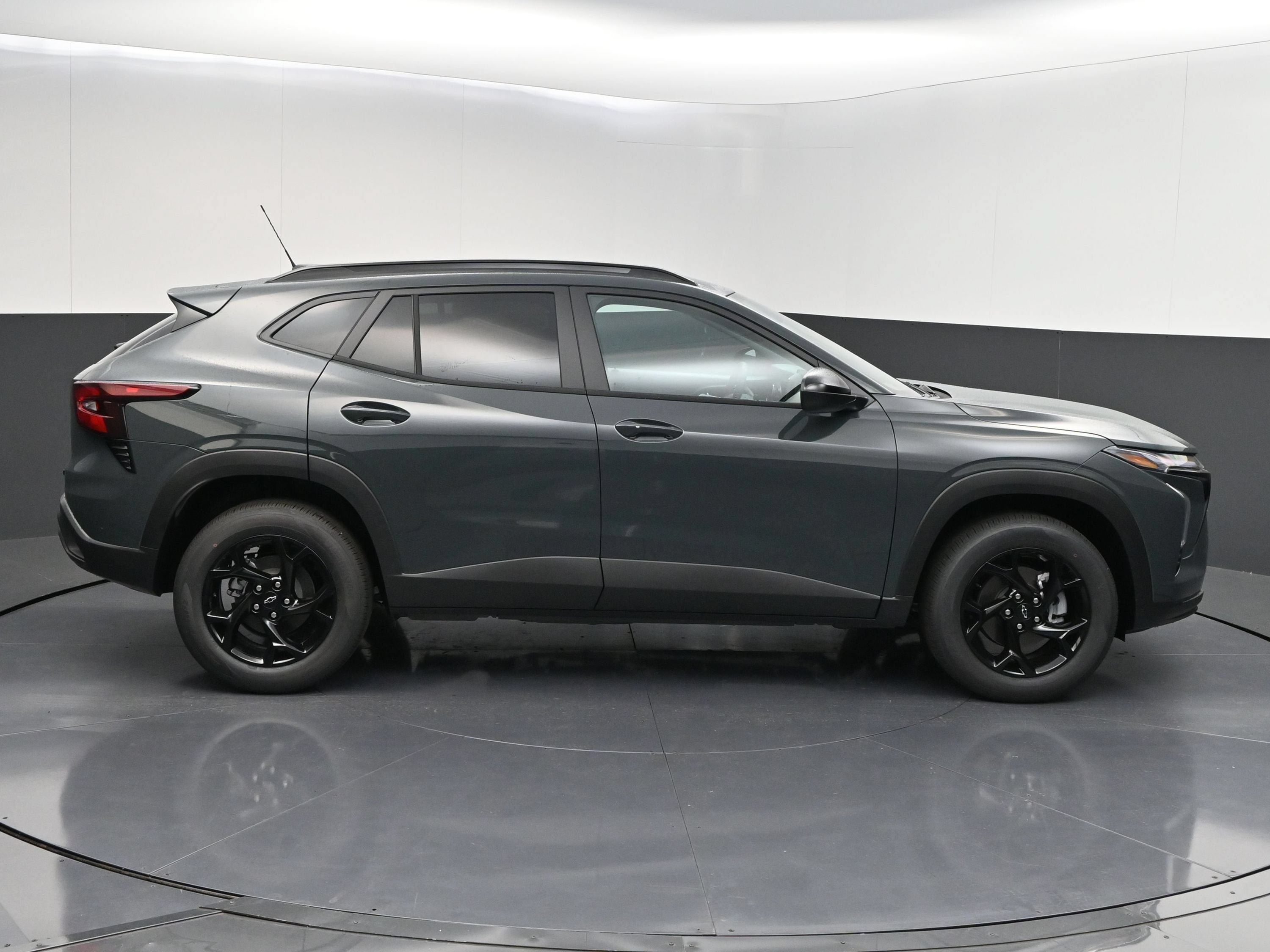New 2026 Chevrolet Trax LT w/ Sunroof Package FWD image 9