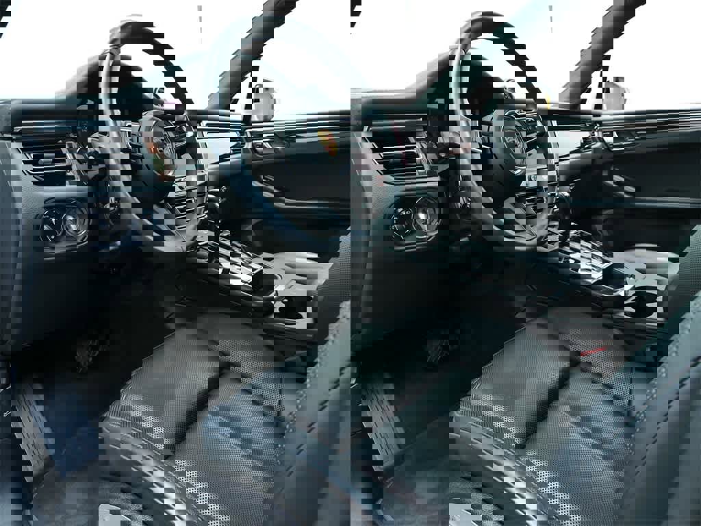 Used 2023 Porsche Macan Turbo image 4