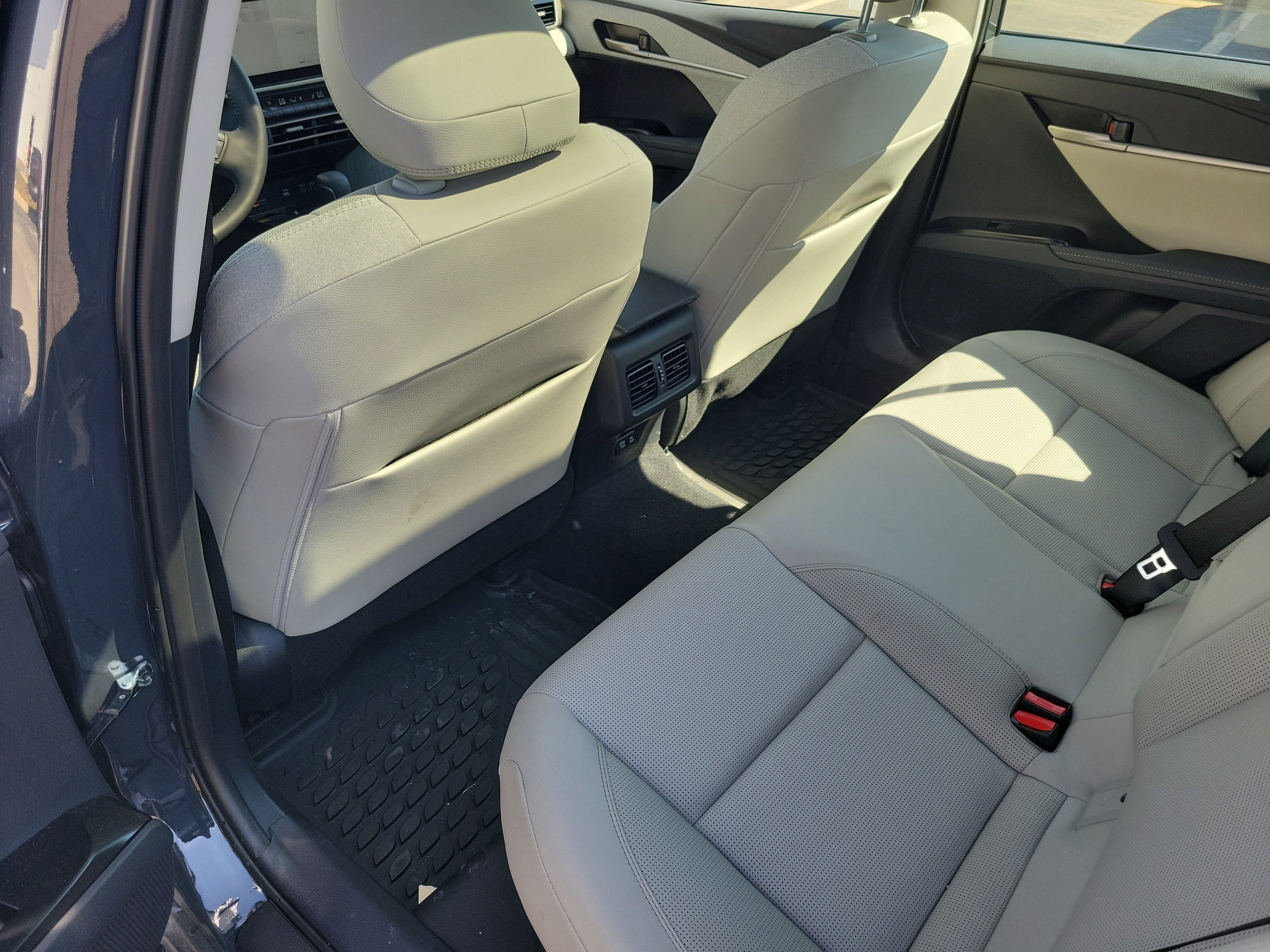 Used 2025 Toyota Camry XLE w/ Premium Plus Package image 9