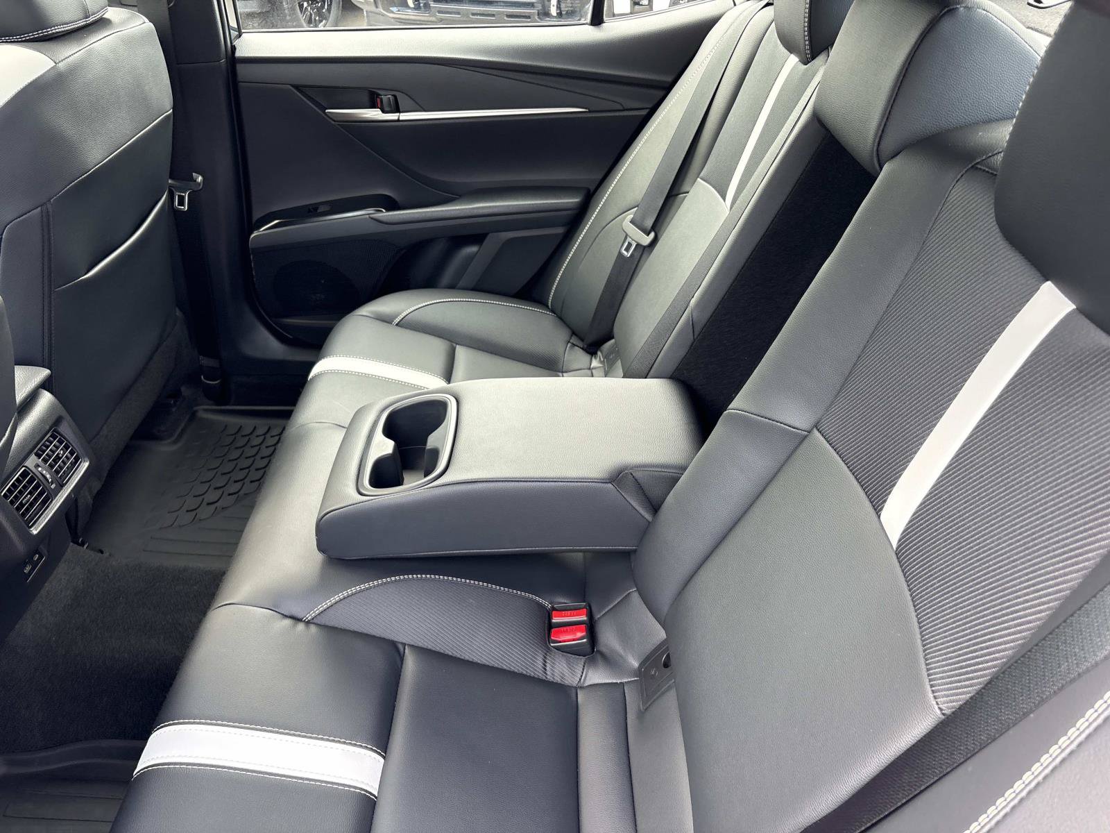Used 2026 Toyota Camry SE FWD image 32