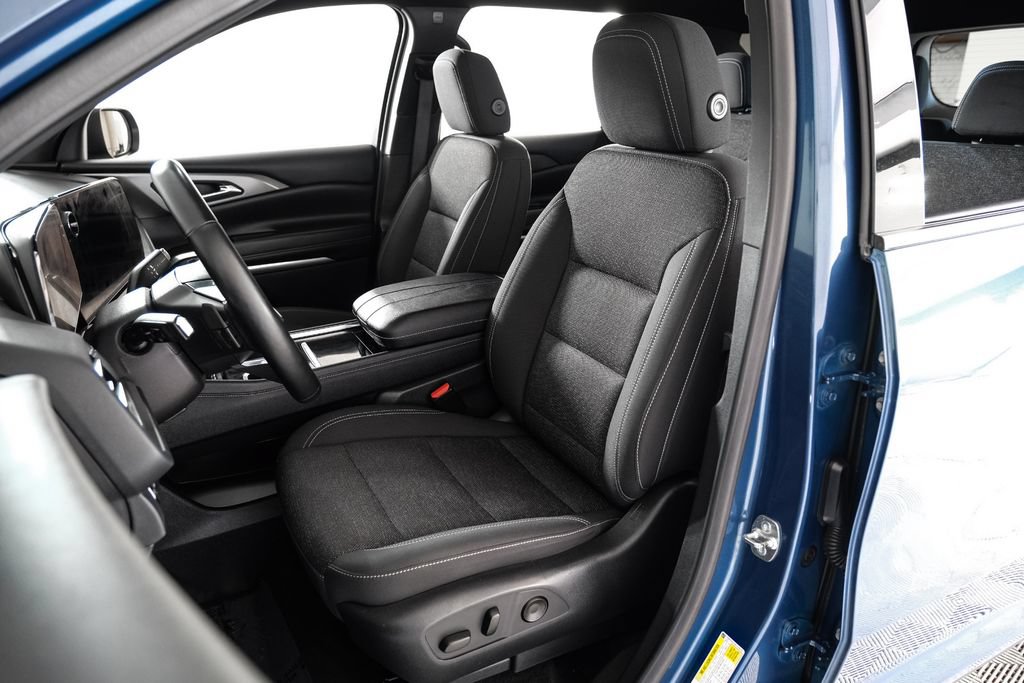 Used 2024 Chevrolet Traverse LT w/ Midnight/Sport Edition FWD image 31