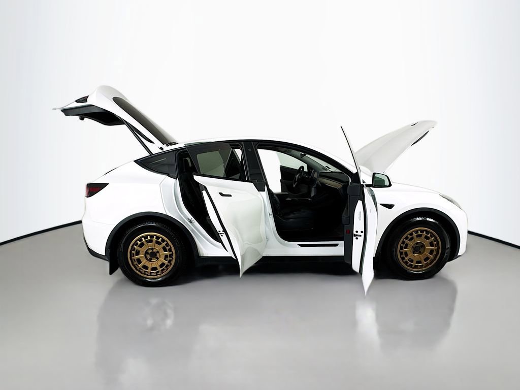 Used 2022 Tesla Model Y Long Range AWD/4WD image 34
