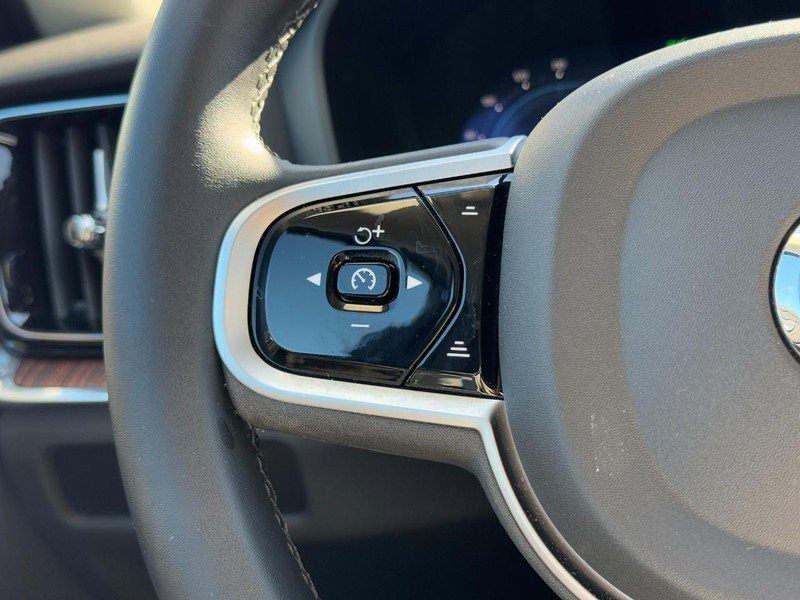 Certified 2025 Volvo V60 B5 Cross Country Plus image 18