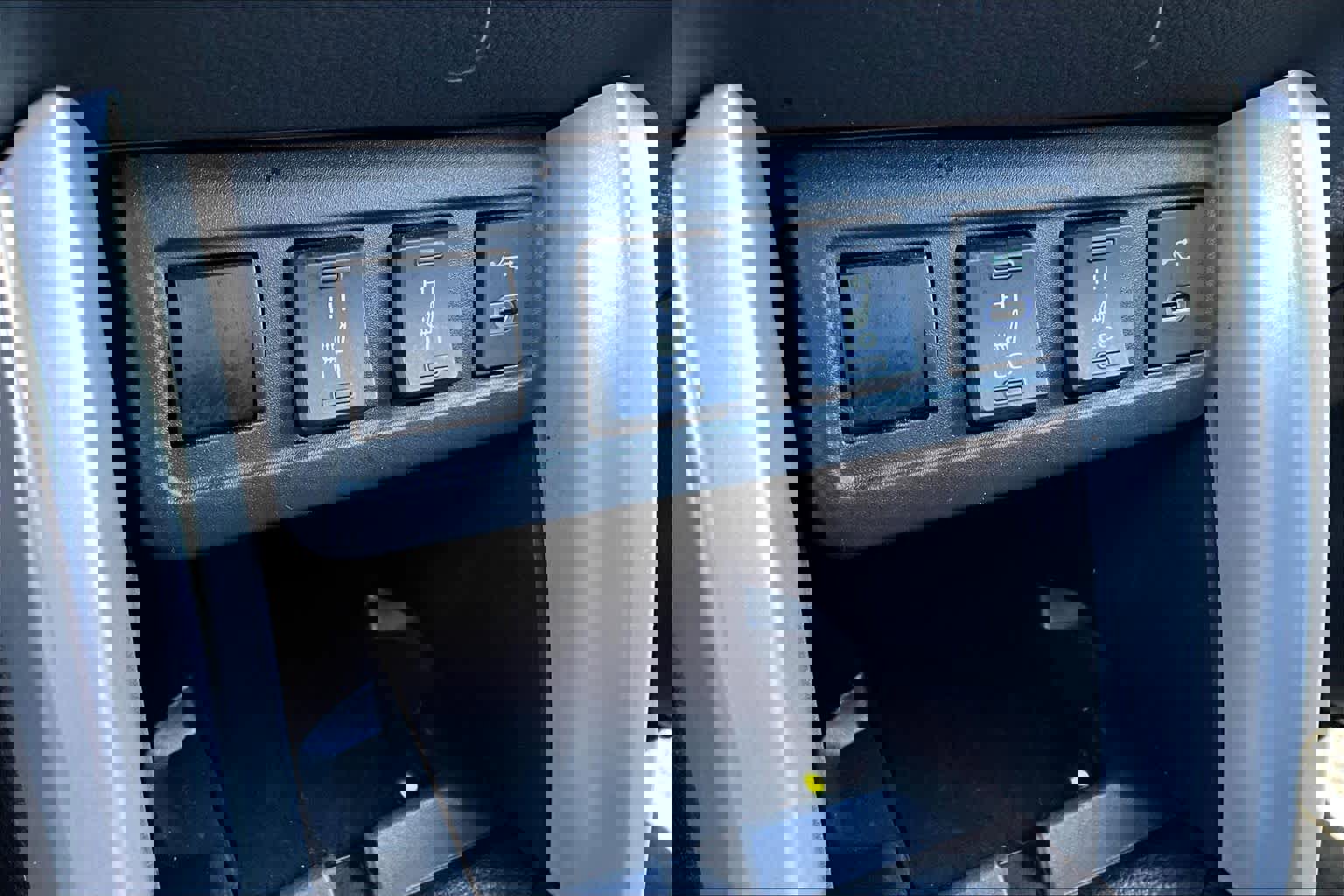 Used 2024 Toyota Corolla Cross XSE w/ Convenience Package image 32