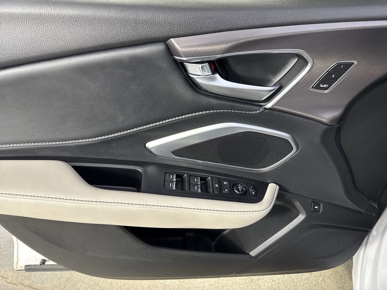 Used 2025 Acura RDX SH-AWD image 21