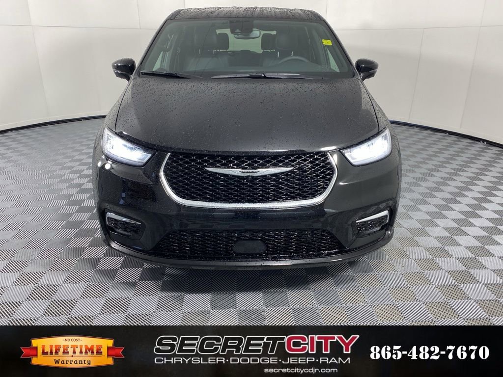New 2026 Chrysler Pacifica Select image 2