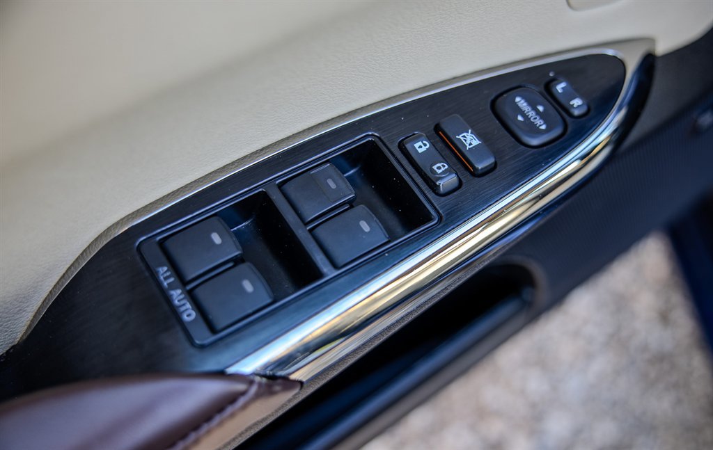 Used 2017 Toyota Avalon Limited FWD image 29