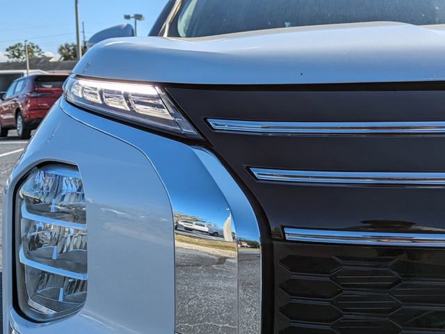 New 2025 Mitsubishi Outlander ES image 10