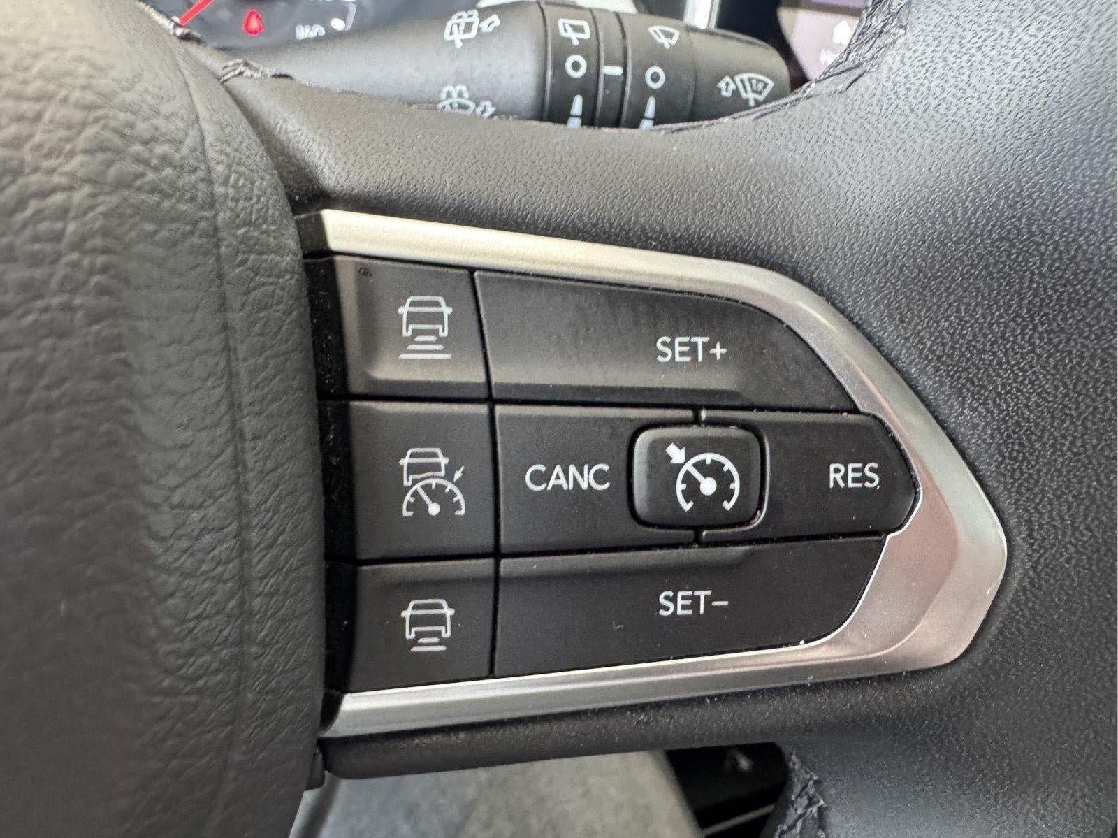 Used 2025 Jeep Compass Limited AWD/4WD image 12